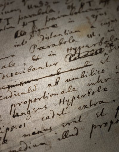 To sider med revisjoner av Principia Mathematica av Isaac Newton