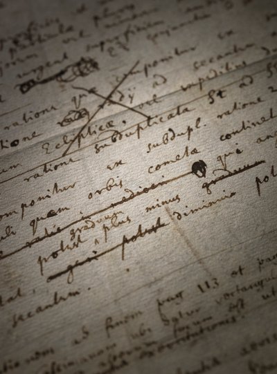 To sider med revisjoner av Principia Mathematica av Isaac Newton