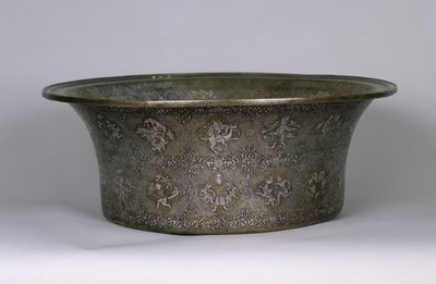 Basseng med navnet Sultan Al-Malik Al-Adil (1143-1218) Ayyubid-periode, 1238-40 (sølv og kobber) av Islamic School