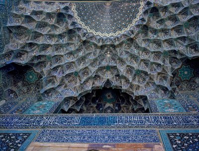 Detalj av hvelvet til Shah-moskeen (også kjent som Imam-moskeen) Isfahan av Islamic School