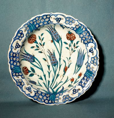 Islamsk kunst: keramisk platedekorert fra Iznik (dagens Nicee) i Tyrkia. Det 16. århundre. Sevres, Nasjonalmuseet for keramikk av Islamic School