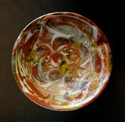 Islamsk kunst: liten keramikkskål med grønnsaksdekorasjoner. Fra Irak. 9. århundre e.Kr. Dim. 13,8 cm Paris, Musée du Louvre av Islamic School