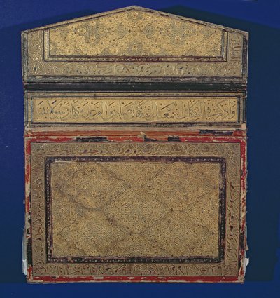 Ytterside av en korankasse med forgylt eslimi-design av sura 56 i thulth (skinn) (se 181734) av Islamic School