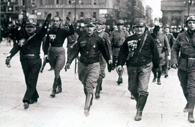 Svarte skjorter Walking on Rome av Italian Photographer