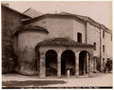 Church of St Mary i Cosmedin eller Baptistery of Arians, Ravenna, Emilia-Romagna, Italia, fotografi av Pietro Poppi, Bologna, ca 1900 av Italian Photographer