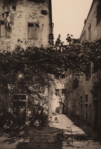 Corte Dolfin i Castello, 1892 av Italian Photographer