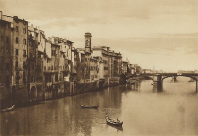 Firenze / Firenze: Utsikt over Arno med Ponte a S Trinita (s/h-bilde) av Italian Photographer