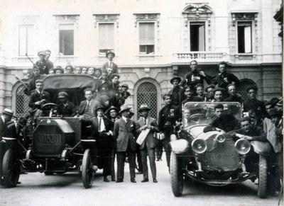 Milano, 3. og 4. august 1922. Fascistenes reaksjon på streiken. Aksjonsteam på Scala-plassen. av Italian Photographer