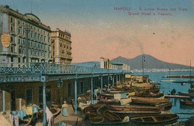 Napoli - utsikt over Grand Hotel Santa Lucia og Vesuv. Postkort sendt i 1913. av Italian Photographer