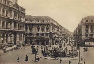 Napoli: Piazza Della Borsa og Rettifilo Corso Umberto I (s/h-bilde) av Italian Photographer