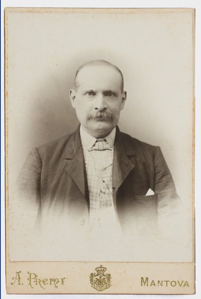 Foto på et postkort som skildrer maleren Albano Lugli av Italian Photographer