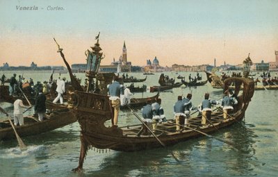 Prosesjon i en venetiansk kanal (fargebilde) av Italian Photographer