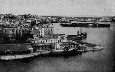 Taranto, Panorama av gamlebyen (s/h foto) av Italian Photographer