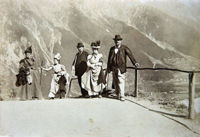 Turister i fjellene, Italia, ca. 1895 (sepia-bilde) av Italian Photographer