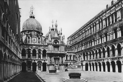 Venezia, Dogepalasset, The Courtyard (s/h-bilde) av Italian Photographer