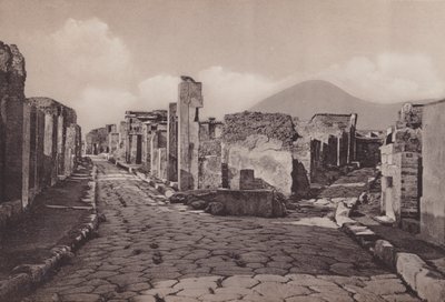 Via Consolare og Porta Di Ercolano, Consular Road, Gate of Herculanum (s/h-bilde) av Italian Photographer