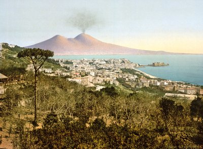 Utsikt over Vesuv over Napolibukten, 1890-1900 av Italian Photographer