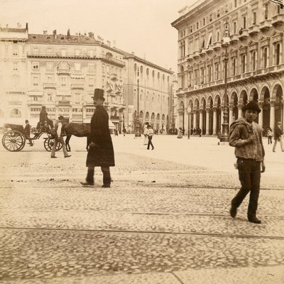 Utsikt over Piazza del Duomo, Milano, 1873 av Italian Photographer