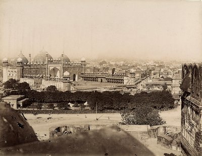 Utsikt over byen Agra og Moti-moskeen (Agra Fort), ca. 1890 (sølv gelatintrykk) av Italian Photographer