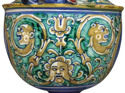 En Deruta maiolica vase med to håndtak, ca. 1525-50 av Italian School
