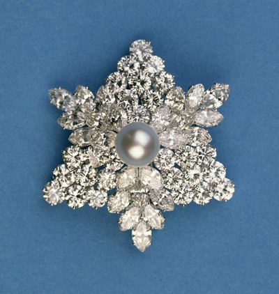Sirkulær og marquise diamant snøfnuggbrosje fra Bulgari av Italian School