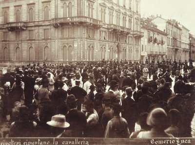 Innbyggerne utfordrer kavaleriet til general Bava Beccaris, under opptøyene i Milano, 6.-9. mai 1898 av Italian School
