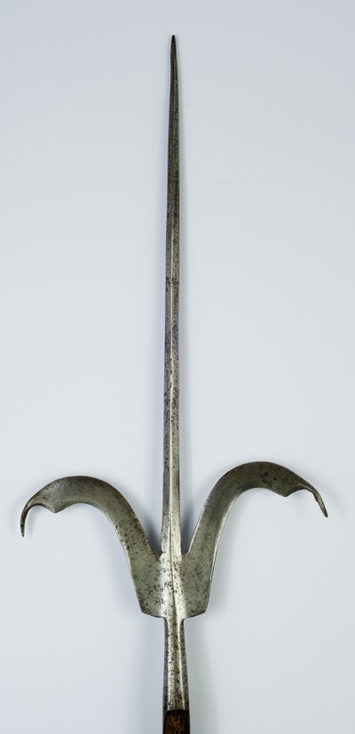 Friuli Spear, ca. 1600 (stål og tre) av Italian School