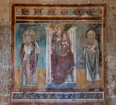 Madonna tronet med de hellige Augustine og Severus, Oratory of the Crucifix, siste kvartal av det XIII århundre (fresco) av Italian School