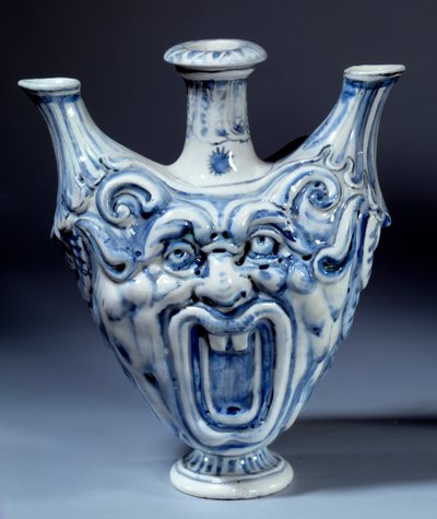 Myk porselensflaske fra 1500-tallet, laget av produsent av Francois II de Medicis (1544-1560) Sevres, porselensproduksjon av Italian School