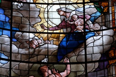 Jomfru Marias antagelse til himmelen. Glassmaleri vindu. Genova katedral, San Lorenzo katedral. Genova. Italia. av Italian School