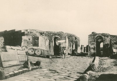 Herculaneum-porten slik den er (gravyr) av Italian School