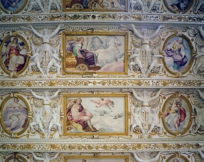 Hallen i første etasje, detalj av mytologiske figurer, takdekorasjon av Italian School