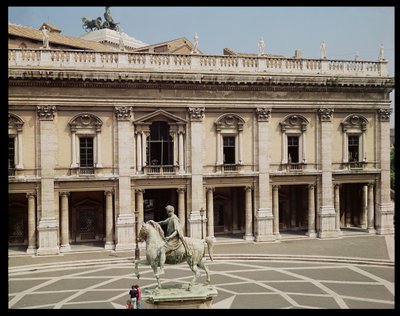 Utsikt over Palazzo Nuovo og rytterstatuen av Marcus Aurelius (121-180 e.Kr.) av Italian School