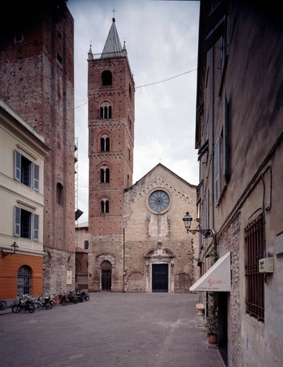 Utsikt over fasaden og klokketårnet av Italian School