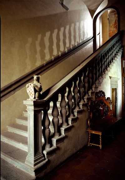 Utsikt over trappene til rådhuset (Palazzo degli Anziani) av Italian School