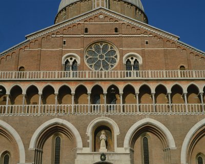 Vestfasade (detalj) av Italian School