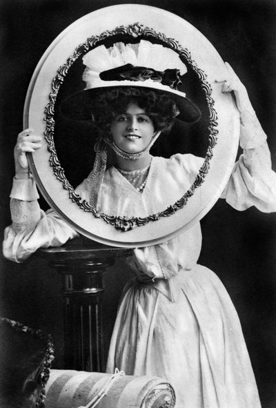 Marie Studholme 1875-1930, engelsk skuespillerinne, 1904. av J. Beagles and Co.