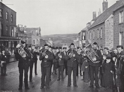 Helston Flora Day, og spiller Furry Dance av J. Benjamin Stone