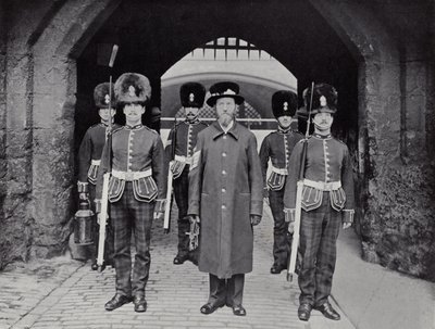 Låser tårnportene, hvem kommer dit? av J. Benjamin Stone