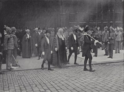 M.P.s går videre til jubileumsgudstjenesten av J. Benjamin Stone