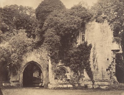 Old Gateway, Raglan Castle, Monmouthshire, 1855. av J. Holden