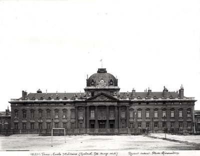 Fasade og kuppel til Ecole Militaire, bygget 1751-73 av Jacques Ange Gabriel