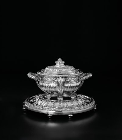 Louis XV suppeterrin, trekk og stativ fra Orloff-tjenesten, 1770 av Jacques-Nicolas Roettiers