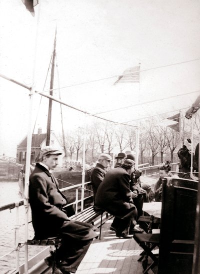 Båtpassasjerer, Broek, Nederland, 1898. av James Batkin