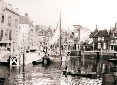 Kanalgården, Dordrecht, Nederland, 1898. av James Batkin