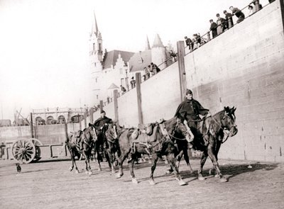 Ryttere, Antwerpen, 1898. av James Batkin