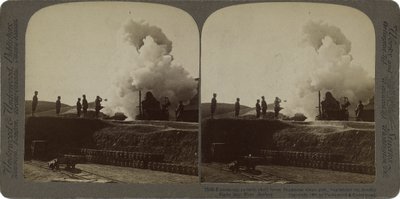 Enormt 11-tommers granat fra japansk beleiringspistol begynner sin dødelige flukt inn i Port Arthur av James Ricalton