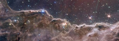 Kosmiske klipper i Carina-tåken (NIRCam og MIRI Composite Image) av James Webb Space Telescope (NASA)
