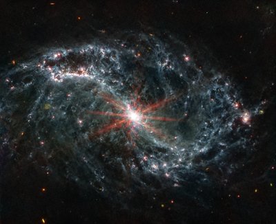 NGC 7496 (MIRI-bilde) av James Webb Space Telescope (NASA)