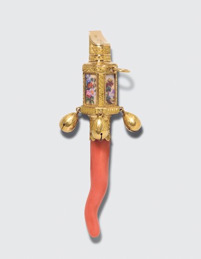 Regency barnerangle, bitring og fløyte, merket London 1815/1816 (emaljert gull og koraller) av James and Ray John Montague